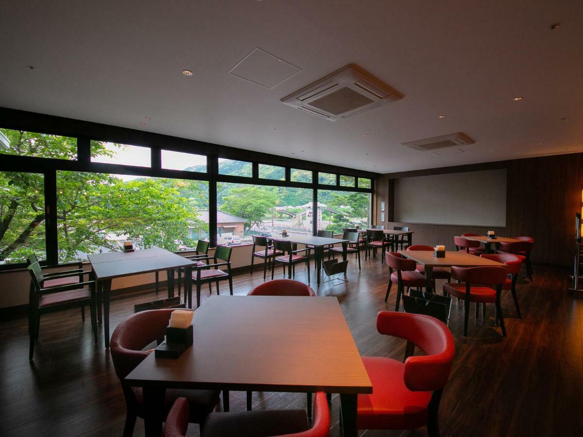 Iwakuni Kokusai Kanko Hotel Bagian luar foto