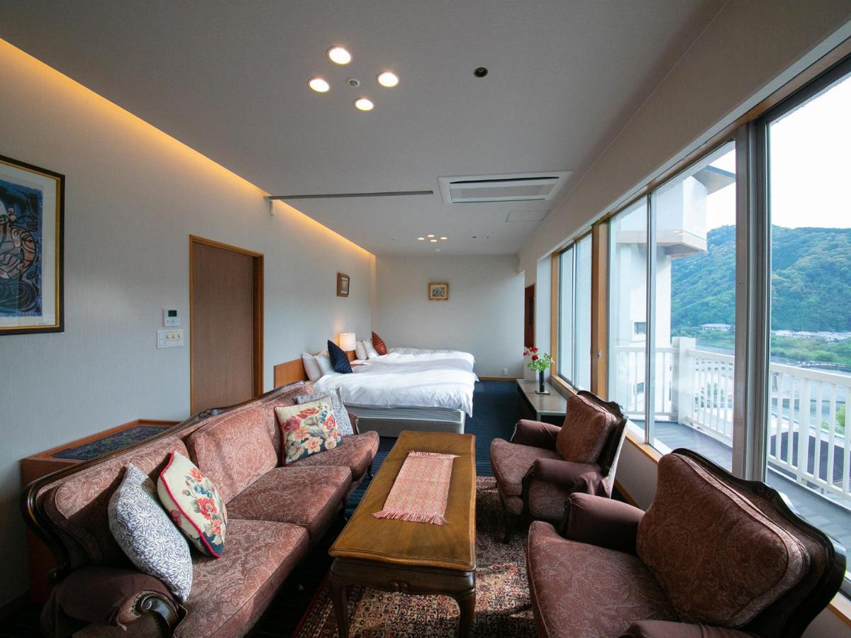 Iwakuni Kokusai Kanko Hotel Bagian luar foto